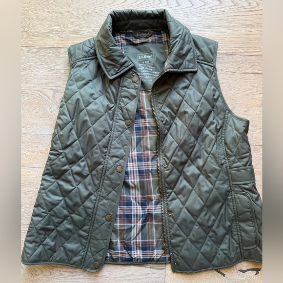 L.L. Bean Jackets & Blazers - L.L. Bean woman’s Green Quilted Vest